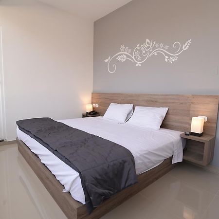 Escala Urban Hotel Чиклайо Екстериор снимка
