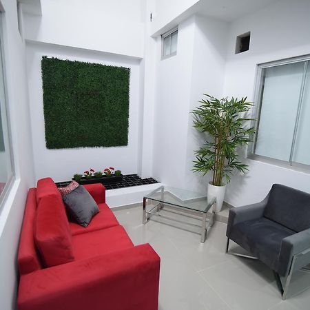 Escala Urban Hotel Чиклайо Екстериор снимка