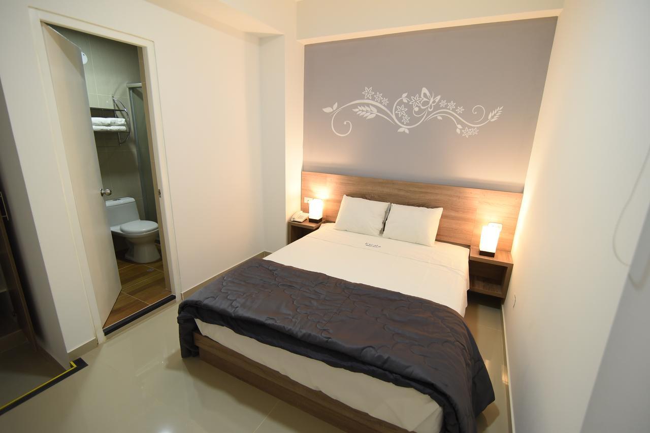 Escala Urban Hotel Чиклайо Екстериор снимка