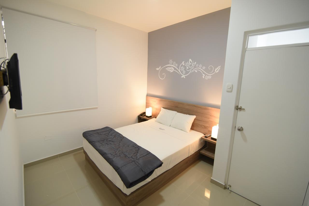 Escala Urban Hotel Чиклайо Екстериор снимка