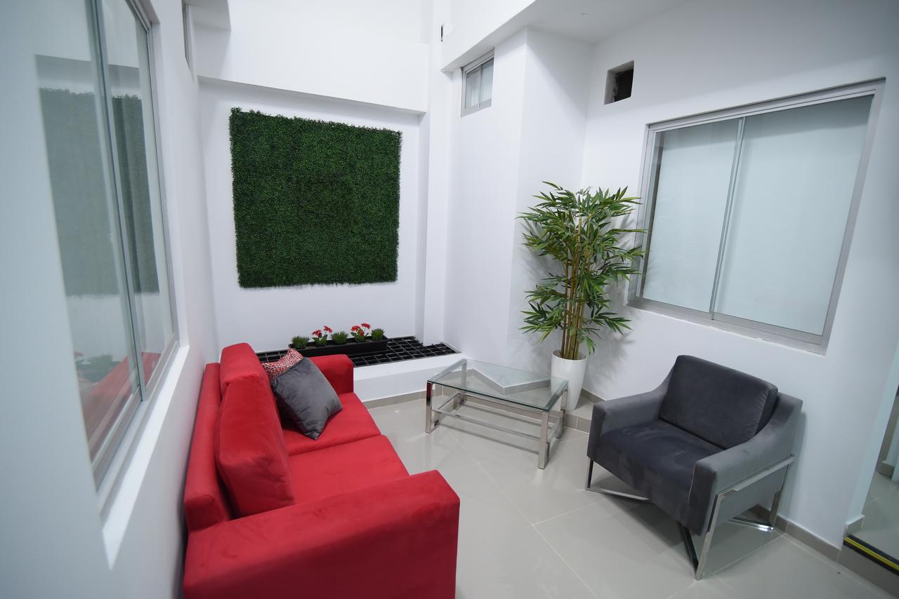 Escala Urban Hotel Чиклайо Екстериор снимка