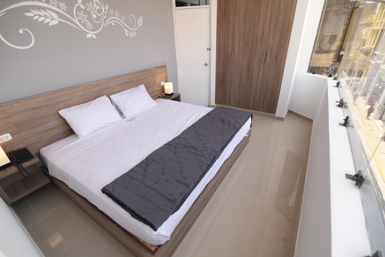 Escala Urban Hotel Чиклайо Екстериор снимка