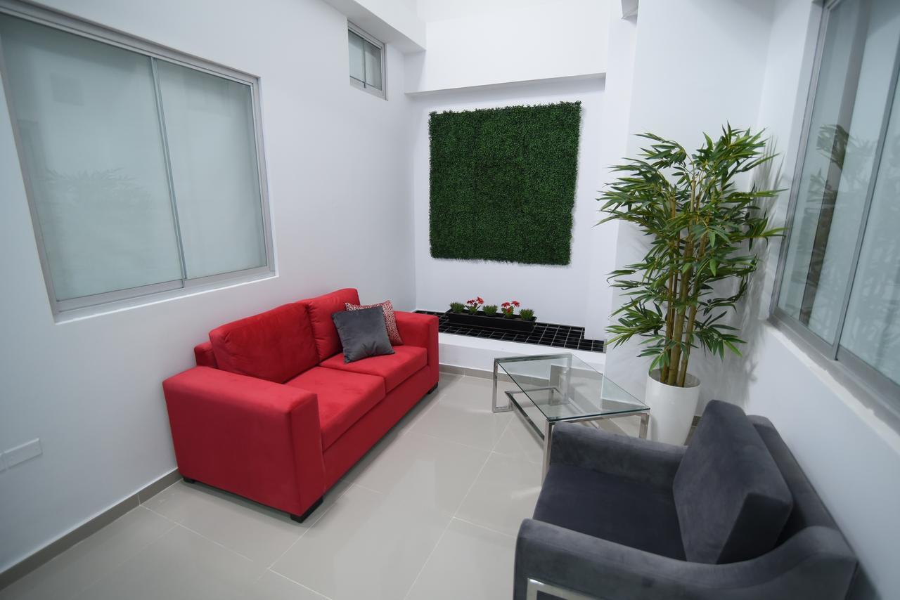 Escala Urban Hotel Чиклайо Екстериор снимка