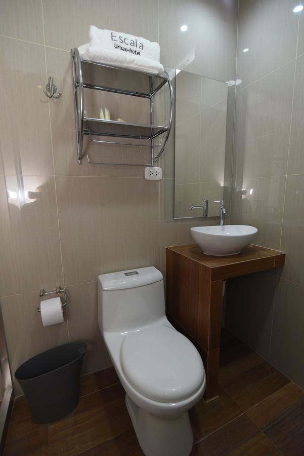Escala Urban Hotel Чиклайо Екстериор снимка
