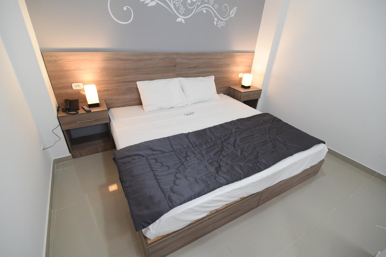Escala Urban Hotel Чиклайо Екстериор снимка
