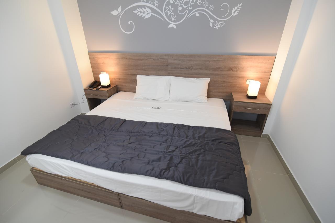 Escala Urban Hotel Чиклайо Екстериор снимка