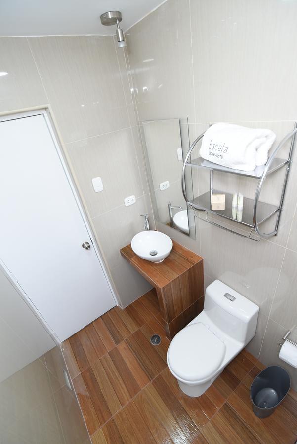 Escala Urban Hotel Чиклайо Екстериор снимка