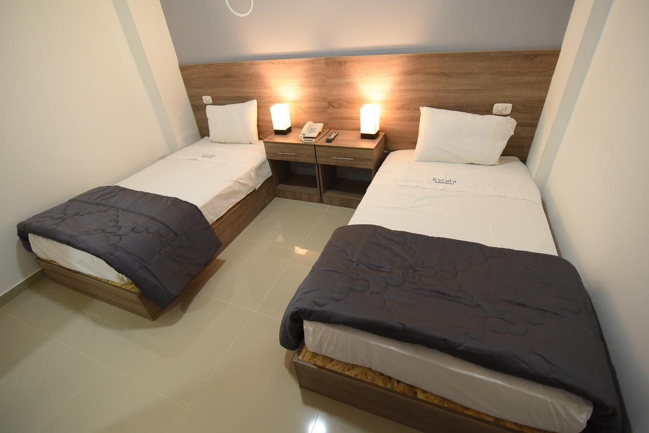 Escala Urban Hotel Чиклайо Екстериор снимка